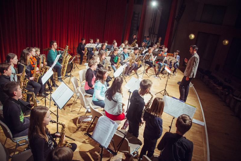 SOS Junior Saxophone Orchestra - Gerald Preinfalk, conductor