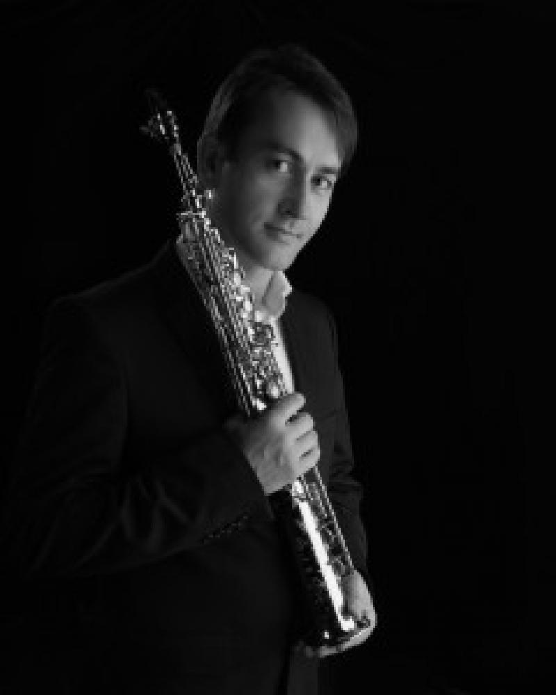 SOS Saxophone Orchestra - Alain Crepin, conductor, Barry Cockcroft, soloist